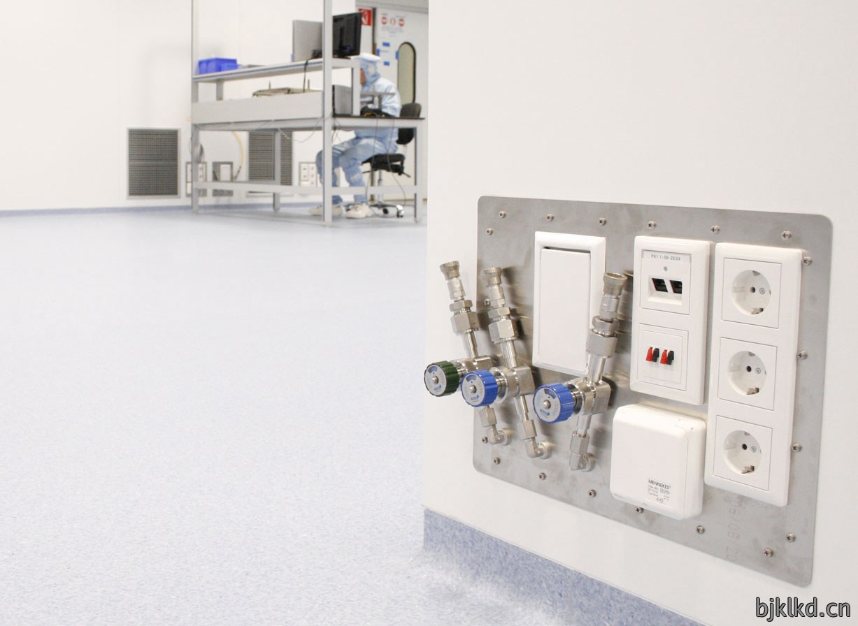 KMWE cleanroom panel
